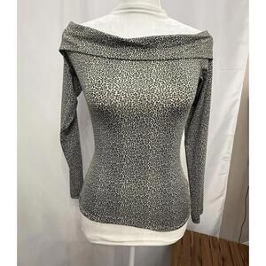 H&M Long Sleeve Off Shoulder Fitted Leaf Print Sexy Blouse. Stretchy Knit XS